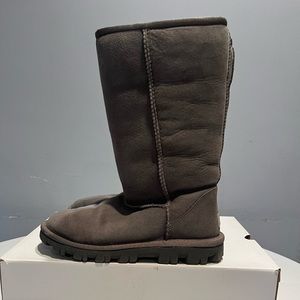 Women’s Ugg Classic Tall Boot, Size 6